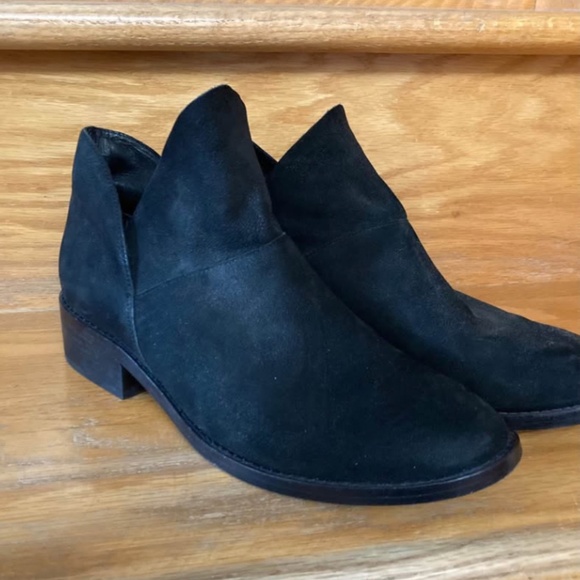 Eileen Fisher suede ankle boots - Picture 5 of 7